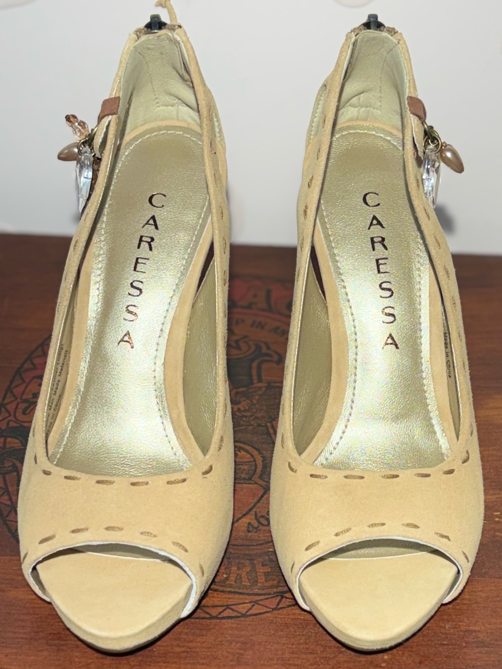 Vintage Caressa "Larue" peep-toe high-heel pumps in a classic nude/tan SZ 6